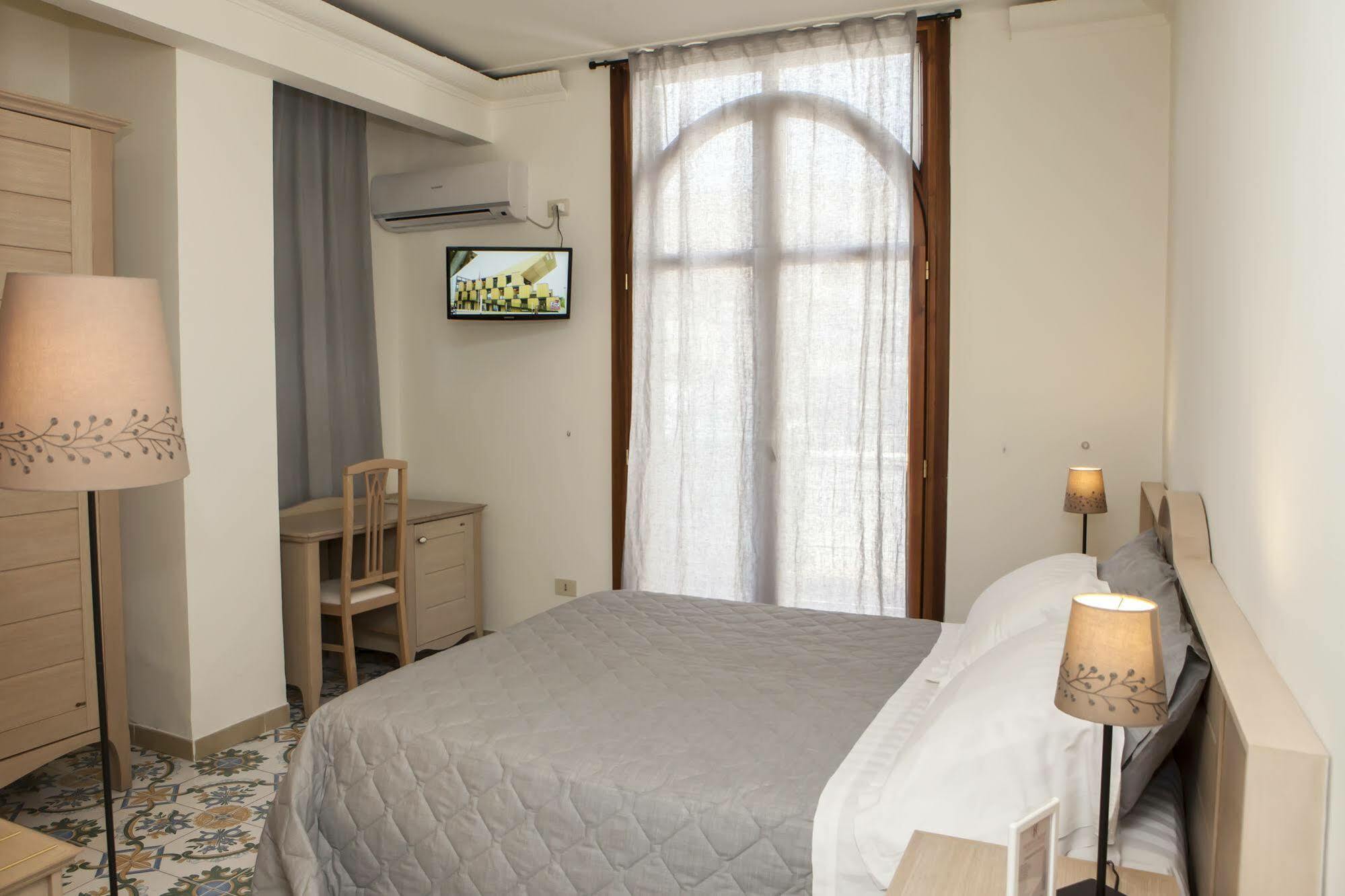 Herculaneum Hotel 3*